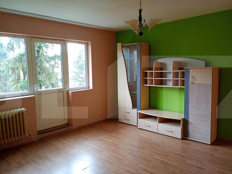 Apartament cu 2 camere semidecomandat, mobilat în Simeria
