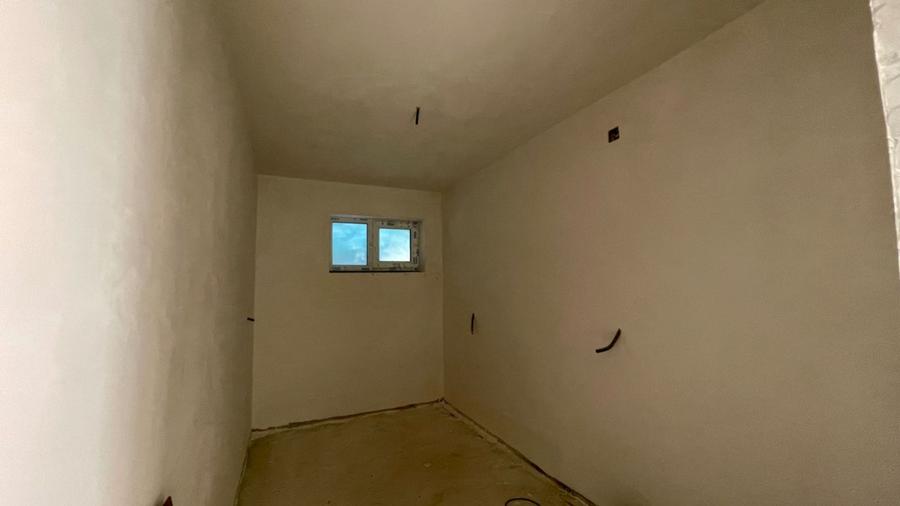 Casă individuală cu 6 camere cu Teren 667 Mp în Central