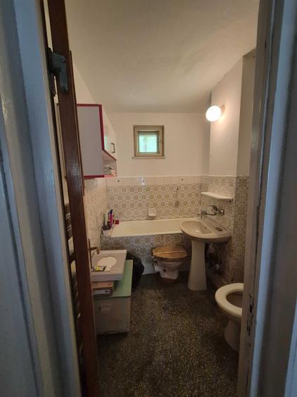 Apartament cu 3 camere decomandat în Dărmănești