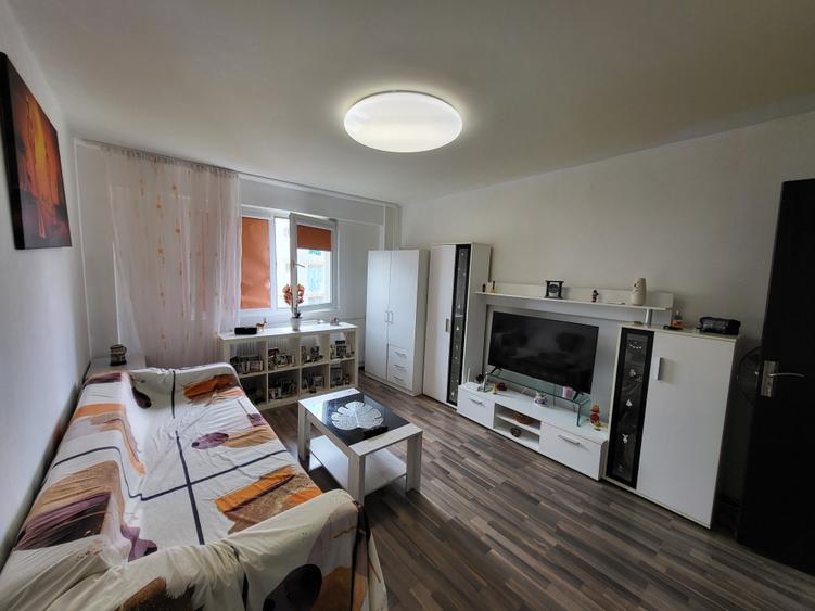 Apartament cu 2 camere semidecomandat în Bucur Obor