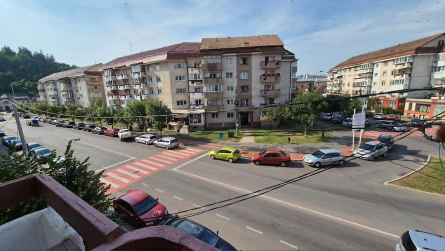 Apartament cu 3 camere decomandat în Ultracentral