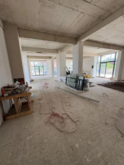 Spațiu comercial, de 372 mp, în Est