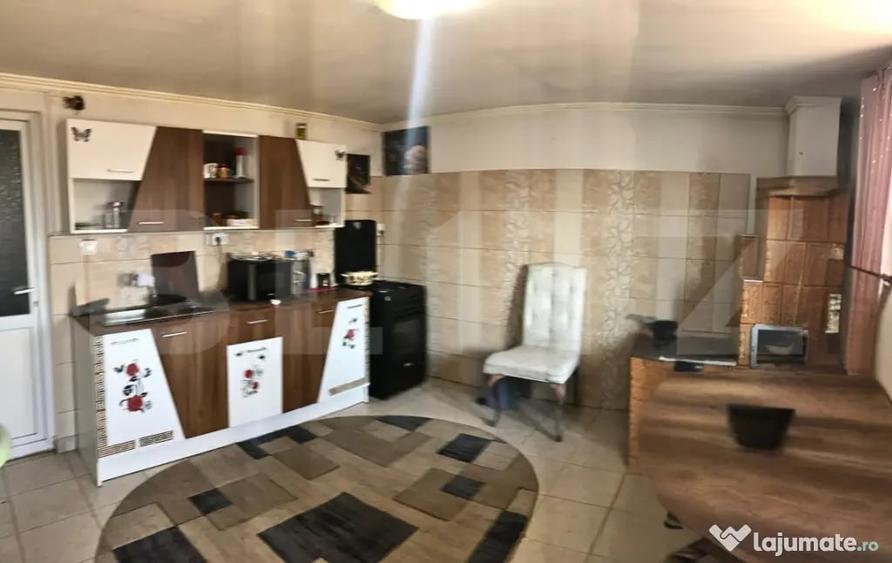 Casă cu 4 camere cu Teren 1200 Mp în Central