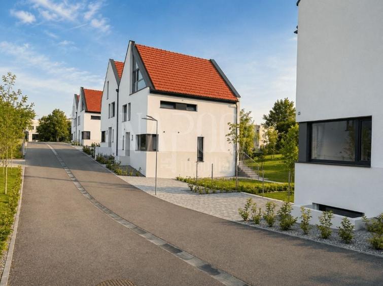 Duplex cu 4 camere cu Canalizare în Bună Ziua