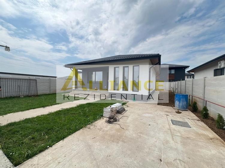 Casă individuală cu 3 camere decomandat cu Canalizare în Berceni