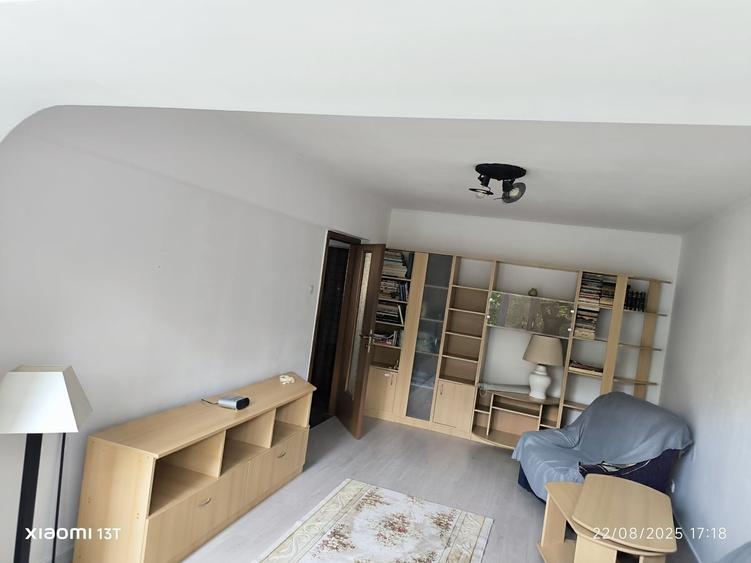 Apartament cu 3 camere decomandat în Clucerului