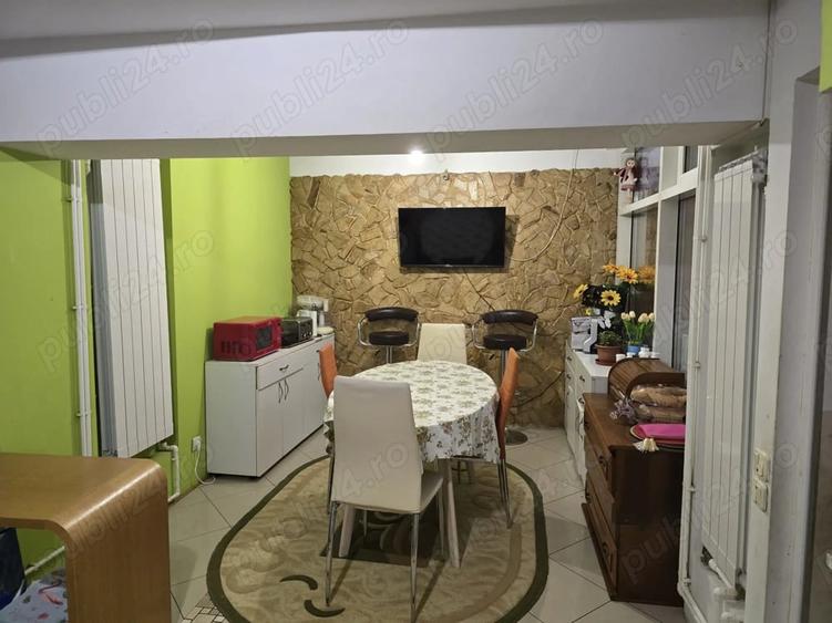 Casă cu 4 camere cu Teren 214 Mp în Roșu