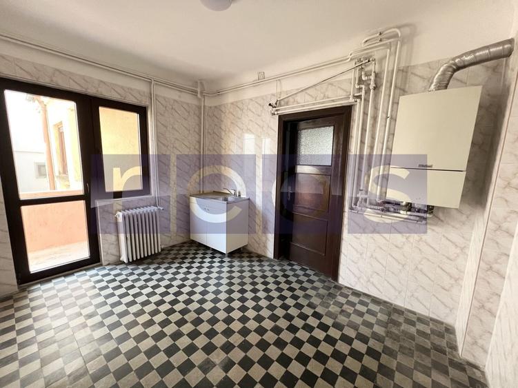 Apartament cu 4 camere circular în 1 Mai