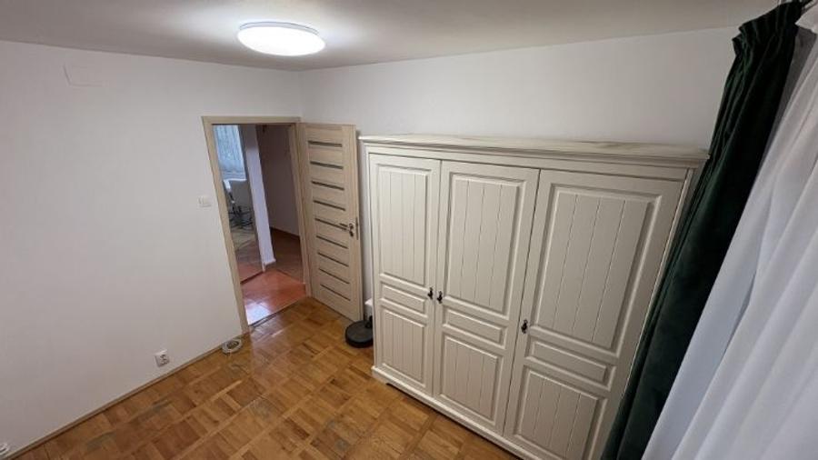 Apartament cu 3 camere decomandat în Lipovei