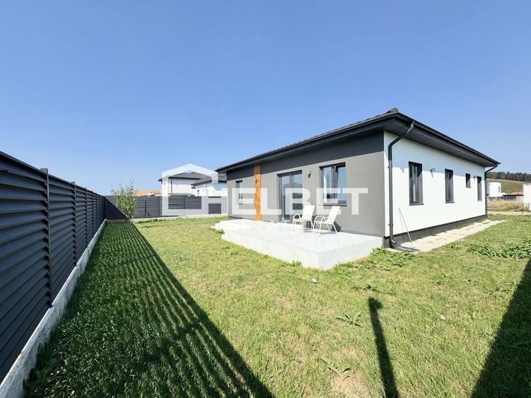 Casă individuală cu 4 camere cu Canalizare în Sânpetru