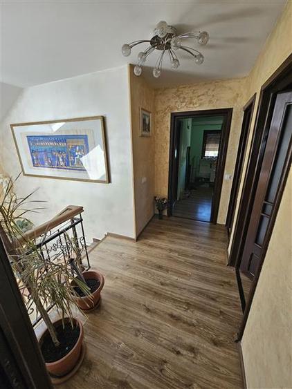 Casă cu 5 camere cu Piscina în Aroneanu