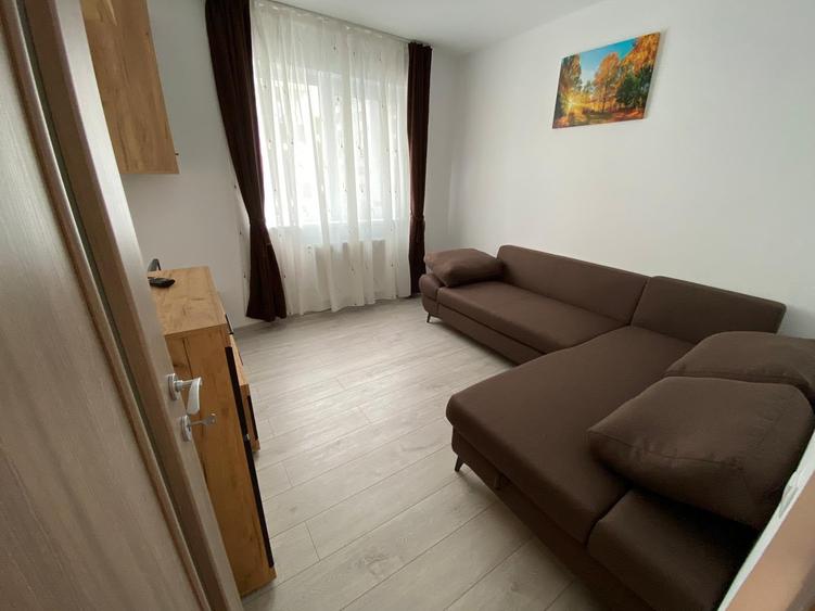 Apartament cu 3 camere semidecomandat în Florești