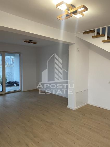 Duplex cu 4 camere cu Canalizare în Bucovăț (Remetea Mare)