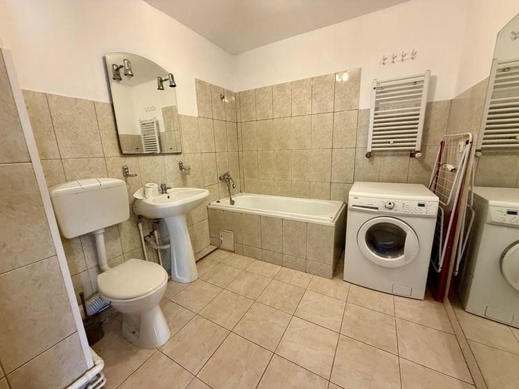 Apartament cu 3 camere semidecomandat în Central