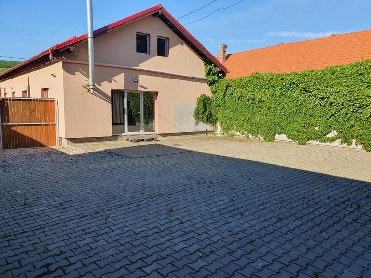 Casă cu 3 camere în Aghireșu
