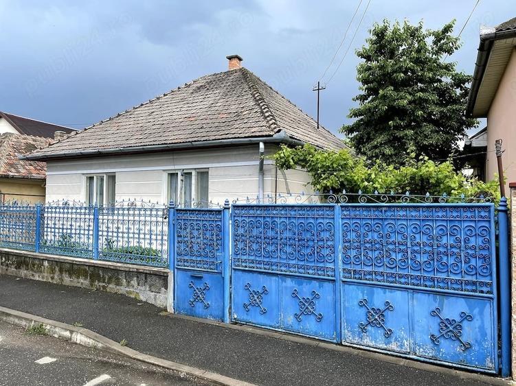 Casă cu 2 camere cu Teren 1197 Mp în Central