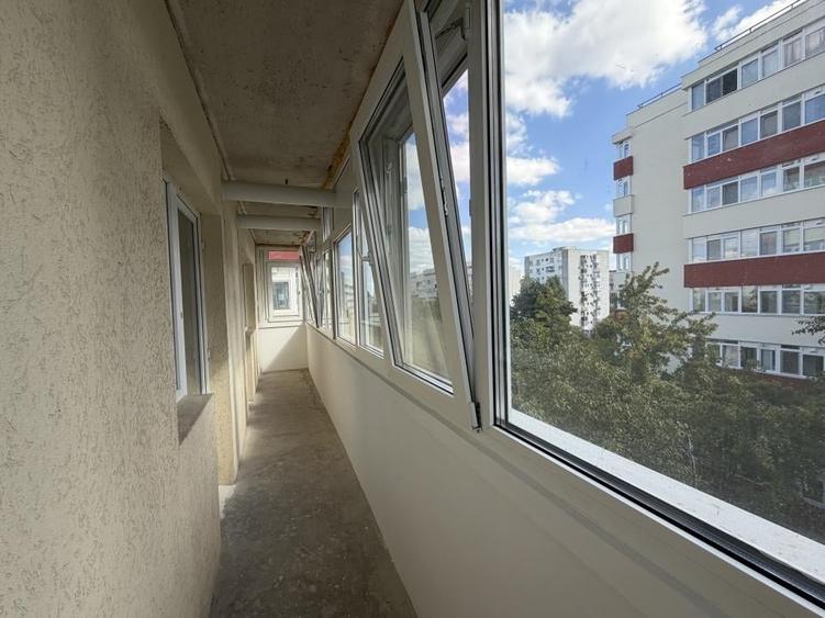 Apartament cu 3 camere decomandat în Olteniței