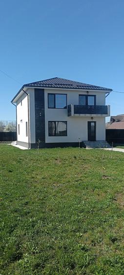 Casă cu 3 camere cu Teren 1000 Mp în Săcueni
