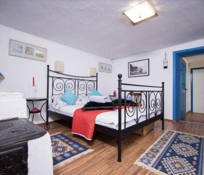Casă cu 5 camere cu Teren 1424 Mp în Jurilovca
