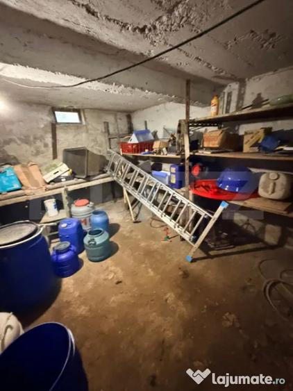 Casă cu 5 camere cu Canalizare în Central