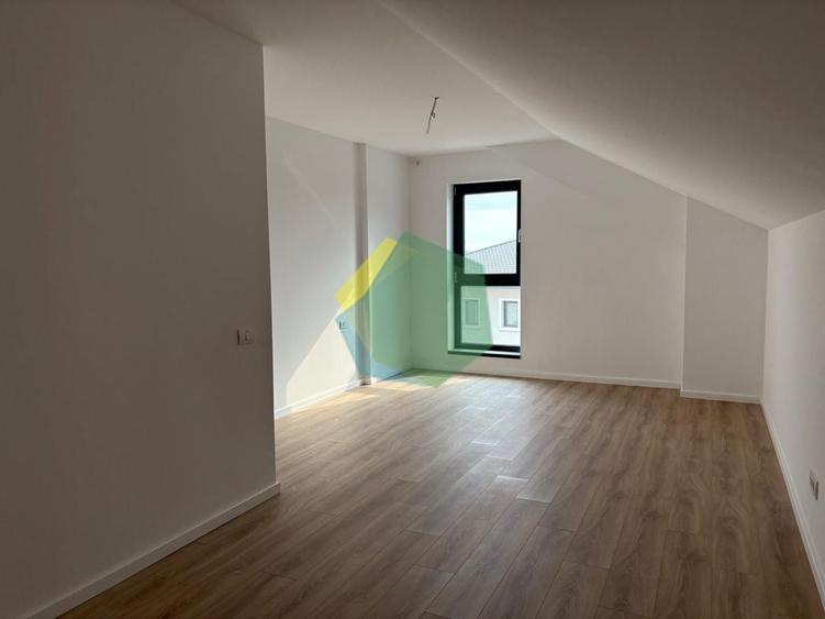 Duplex cu 5 camere cu Canalizare în Central