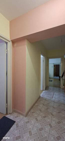 Apartament cu 3 camere semidecomandat în Nord