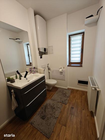 Casă cu 4 camere cu Teren 250 Mp în 1 Decembrie