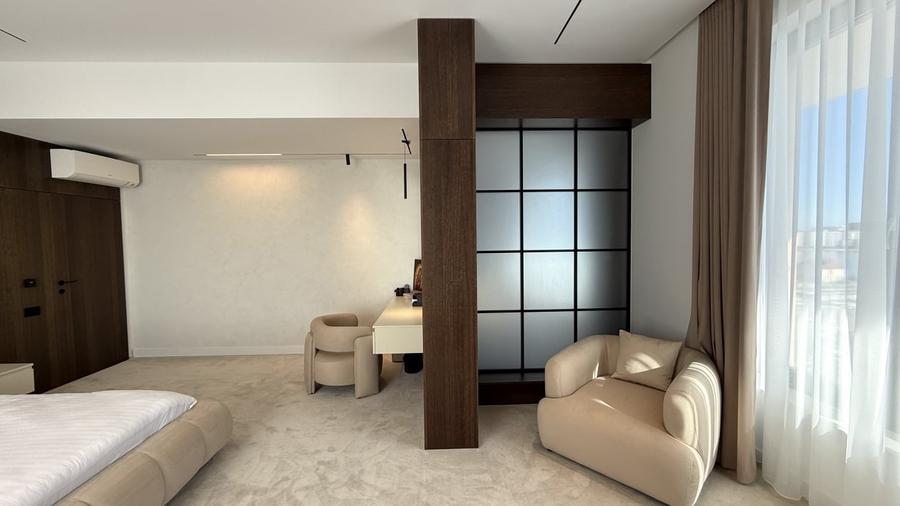 Penthouse cu 6 camere decomandat, mobilat în Mamaia