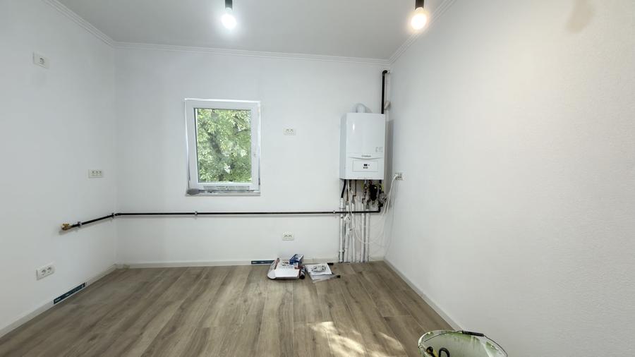 Apartament cu 3 camere decomandat în Dâmbovița
