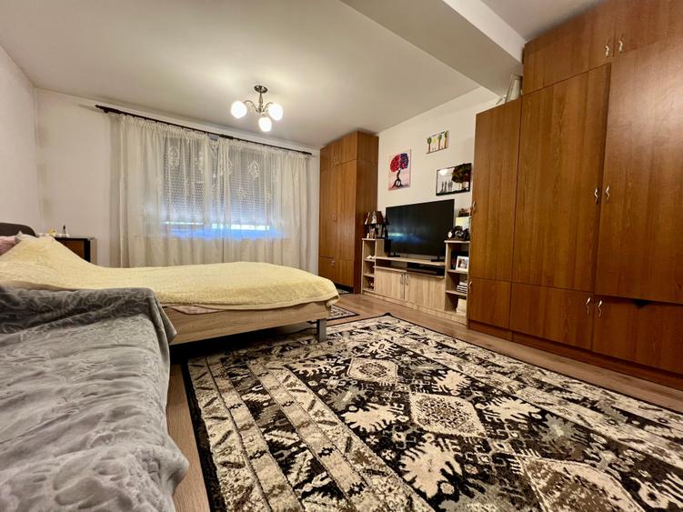 Casă cu 6 camere cu Teren 200 Mp în Lunca Cetățuii