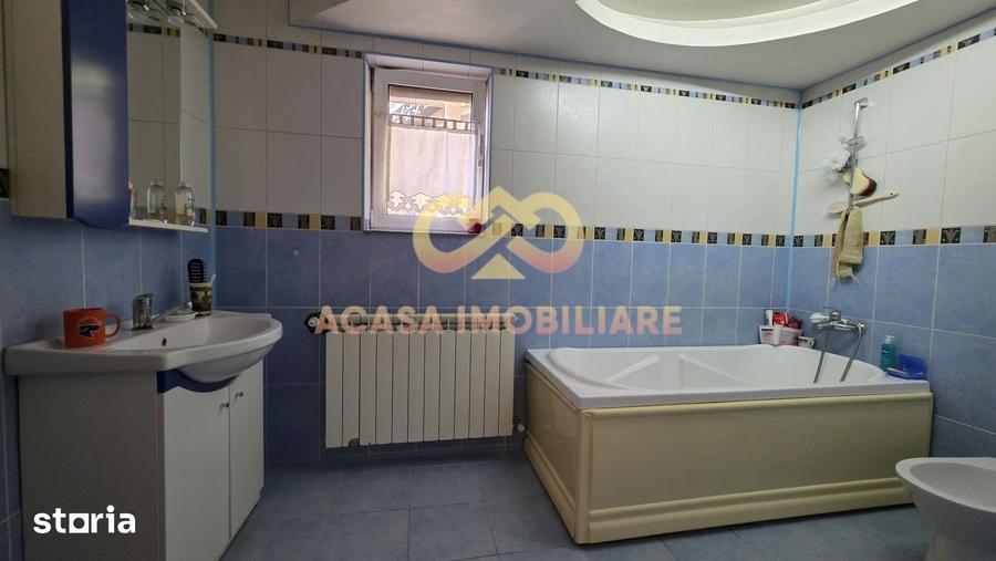 Casă cu 7 camere cu Teren 400 Mp în Tătărași