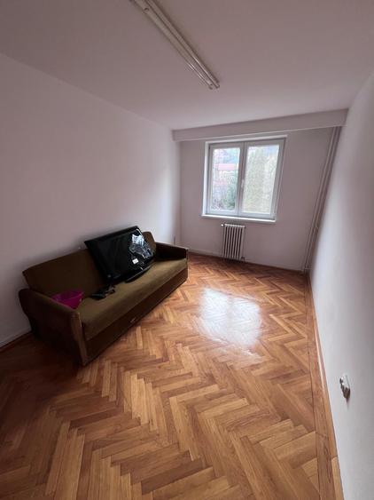 Apartament cu 4 camere decomandat în Central