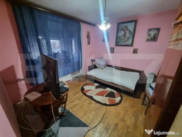 Apartament cu 3 camere semidecomandat în Calea București