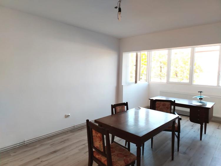 Apartament cu 3 camere decomandat în Porolissum