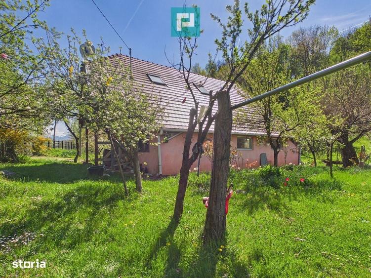 Casă cu 4 camere în Rontău