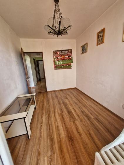 Apartament cu 3 camere decomandat, mobilat în Vitan