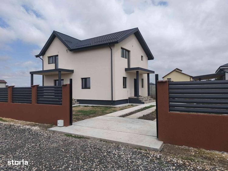 Casă cu 4 camere cu Teren 400 Mp în Domnești