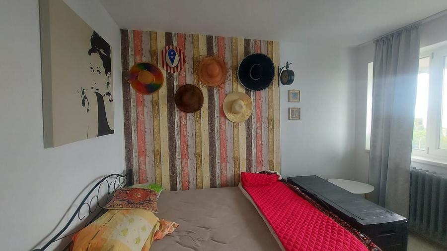 Apartament cu 3 camere decomandat în Drumul Taberei