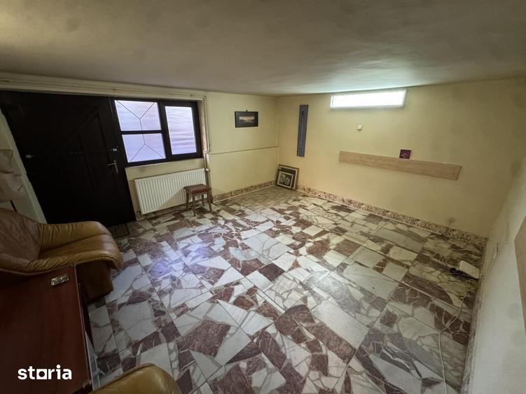 Casă cu 9 camere decomandat cu Teren 101 Mp în Central