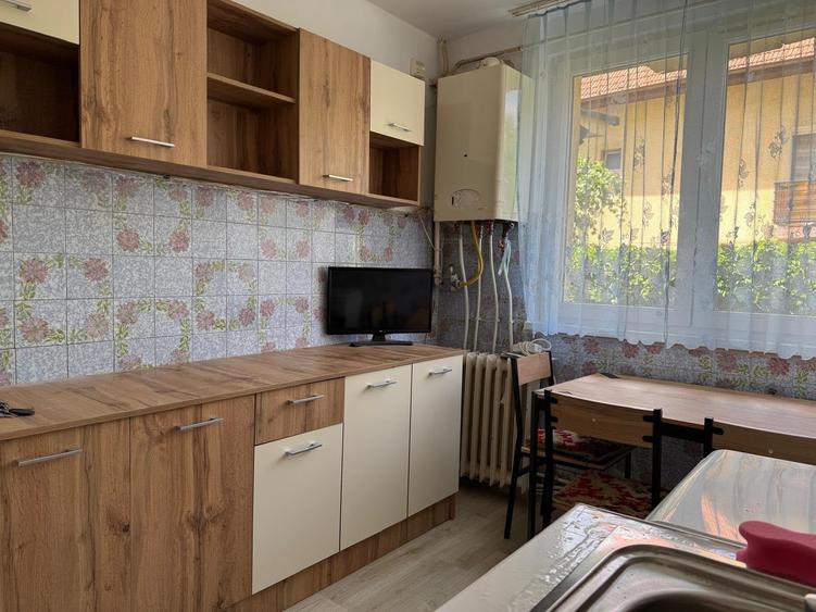 Apartament cu 3 camere decomandat, mobilat în Grigorescu