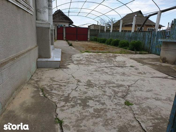 Casă cu 4 camere cu Teren 93 Mp în Sarichioi