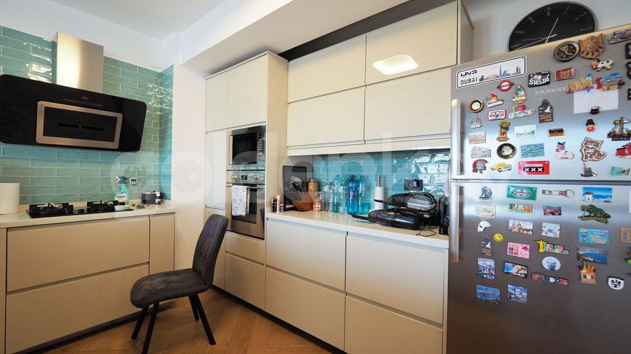 Penthouse cu 4 camere semidecomandat, mobilat în Barbu Văcărescu