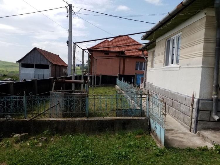 Casă cu 4 camere în Ceanu Mic