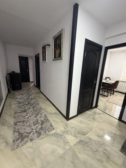Apartament cu 3 camere în Putna