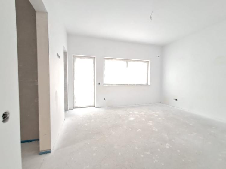 Duplex cu 4 camere cu Teren 100 Mp în Florești