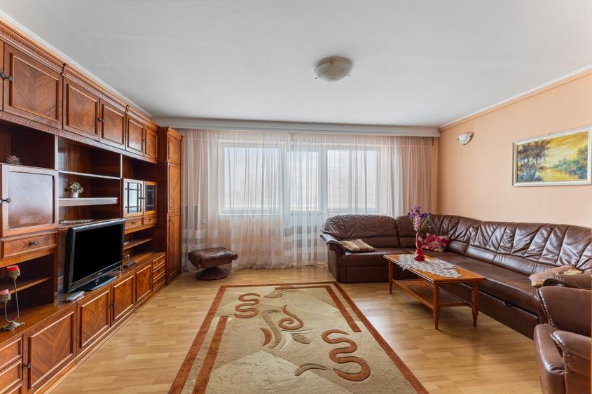 Casă individuală cu 8 camere cu Garaj în Faleza Nord