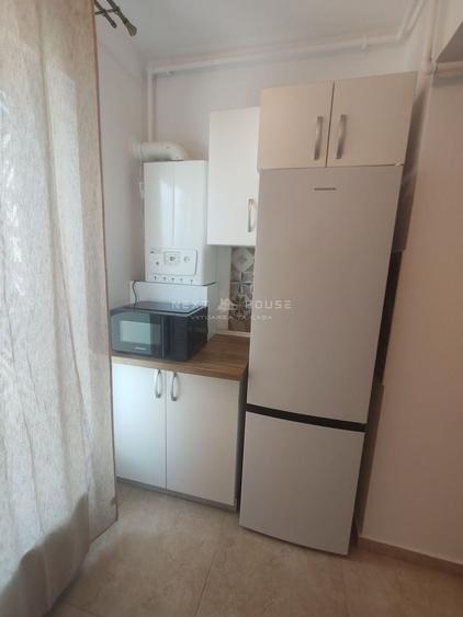 Apartament cu 2 camere decomandat, mobilat în Apărătorii Patriei