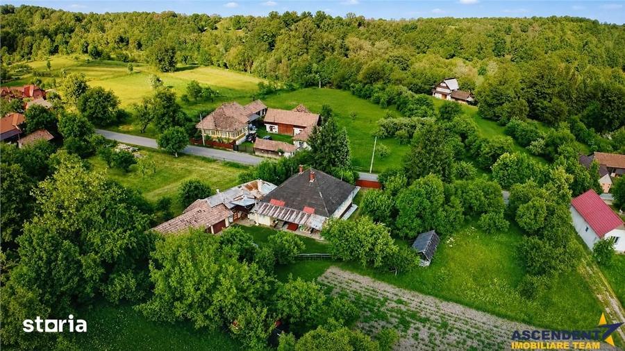 Casă cu 6 camere cu Teren 3269 Mp în Deda