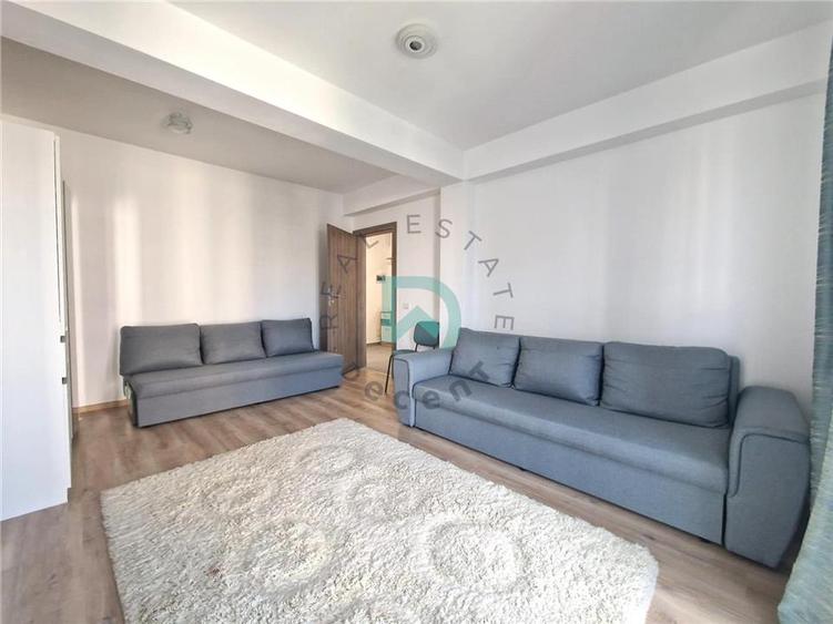 Apartament cu 2 camere decomandat în Tractorul