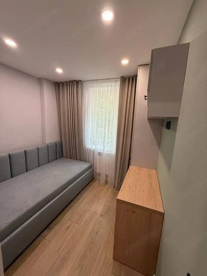 Apartament cu 3 camere decomandat în Panduri